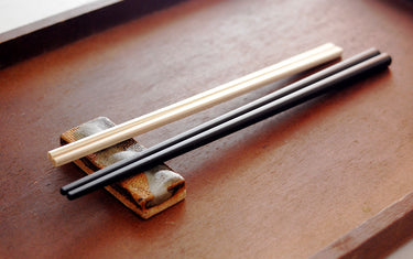 Advantages and disadvantages of disposal chopsticks and eco-friendly chopsticks.