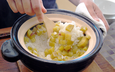 Let's Cook a Japanese Traditional Cuisine at Home! - A Recipe of Sweet Potato Seasoned Rice