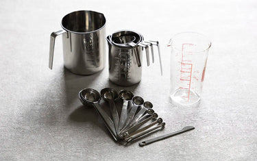 Measuring cups and spoons