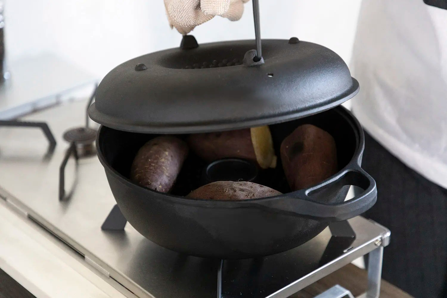 Sweet potatoes in an OIGEN cast iron sweet potato pot
