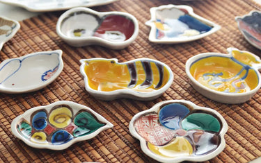 Discover many designs of beautiful Mamezara plates in Kutani ware
