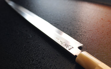 The Attraction of Knives with Mirror Finish