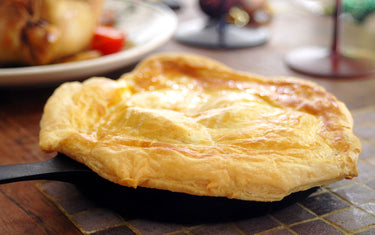 The Recipe to Cook an Apple Pie with a Small Iron Pan