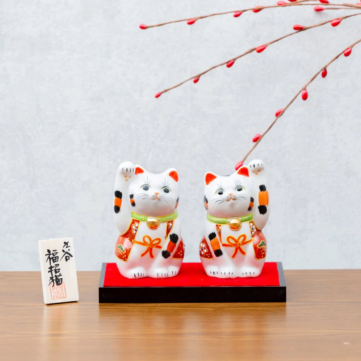 Kutani Ware Porcelain Maneki Neko Pair Figurine 3.5-Go