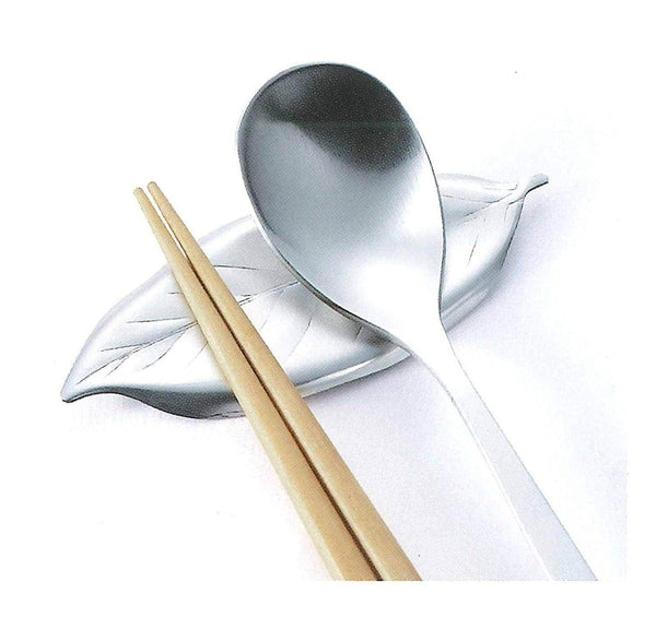 http://www.globalkitchenjapan.com/cdn/shop/products/tsubame-shinko-stainless-steel-leaf-shaped-cutlery-rest-2-colours-cutlery-rests-6668263718995_600x.jpg?v=1563986115