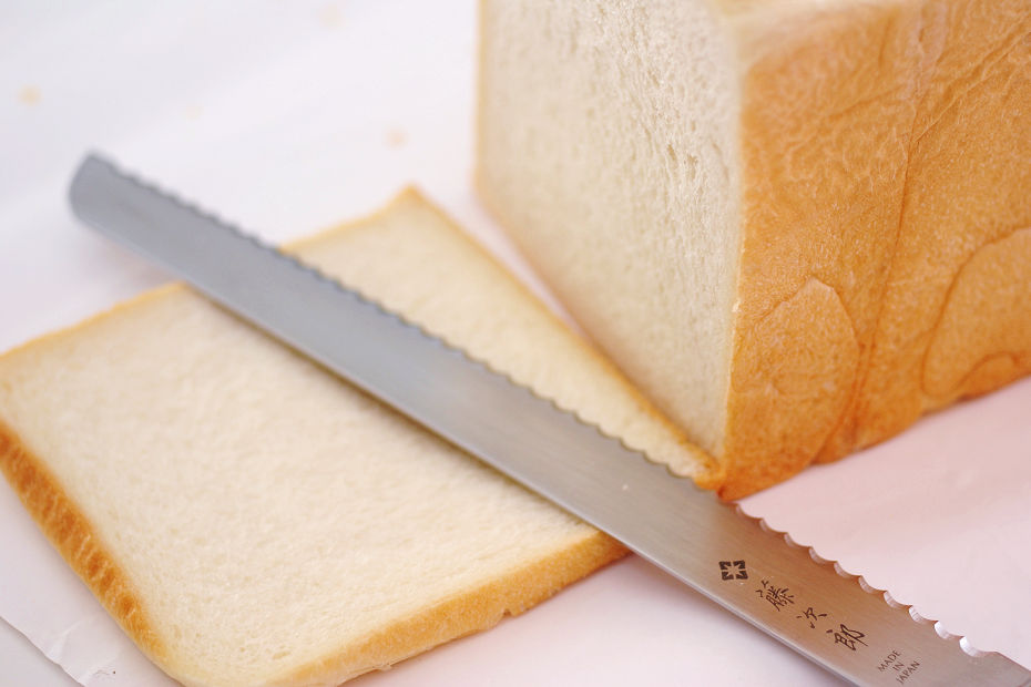 A Bread Knife Can Affect the Taste. ― Tojiro Bread Knife