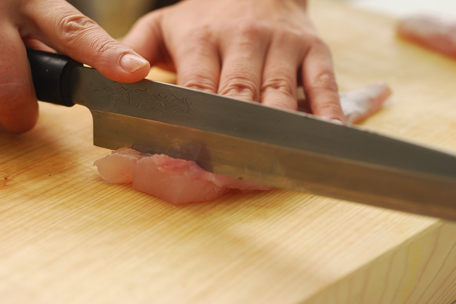A Right Way of Cutting for Sashimi