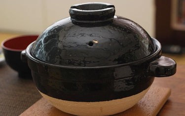 A professional rice cooker, Donabe Casserole