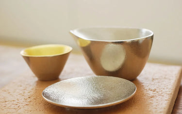 Attractive tinware that brightens up your dining table