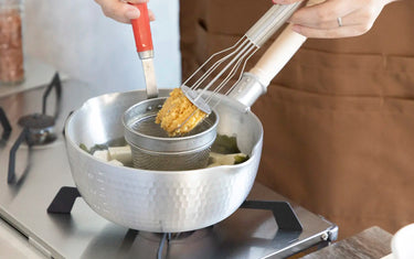 Making miso soup with the Suncraft Miso Jozu