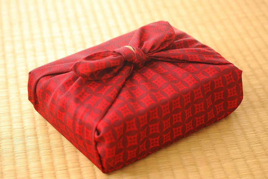 Learn an Awesome Gift Wrapping Techniques with Furoshiki!