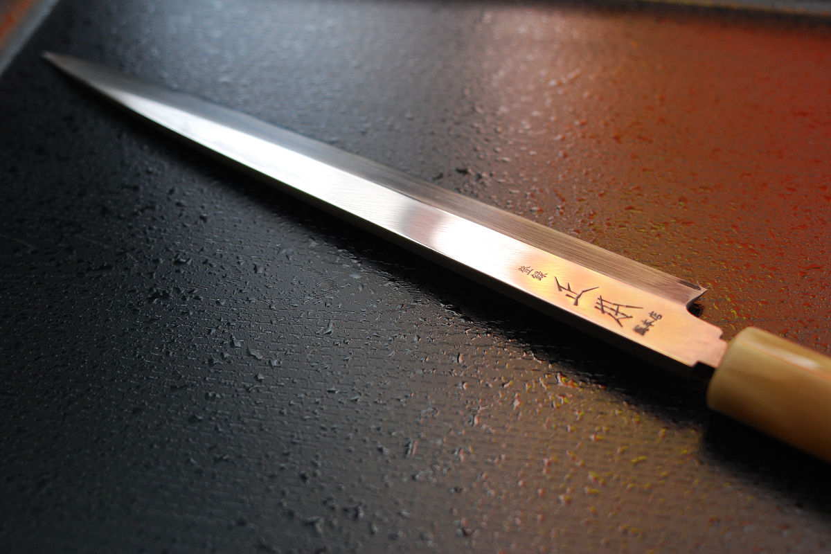 Knives Can Shine Beautifully with Mirror Finishing