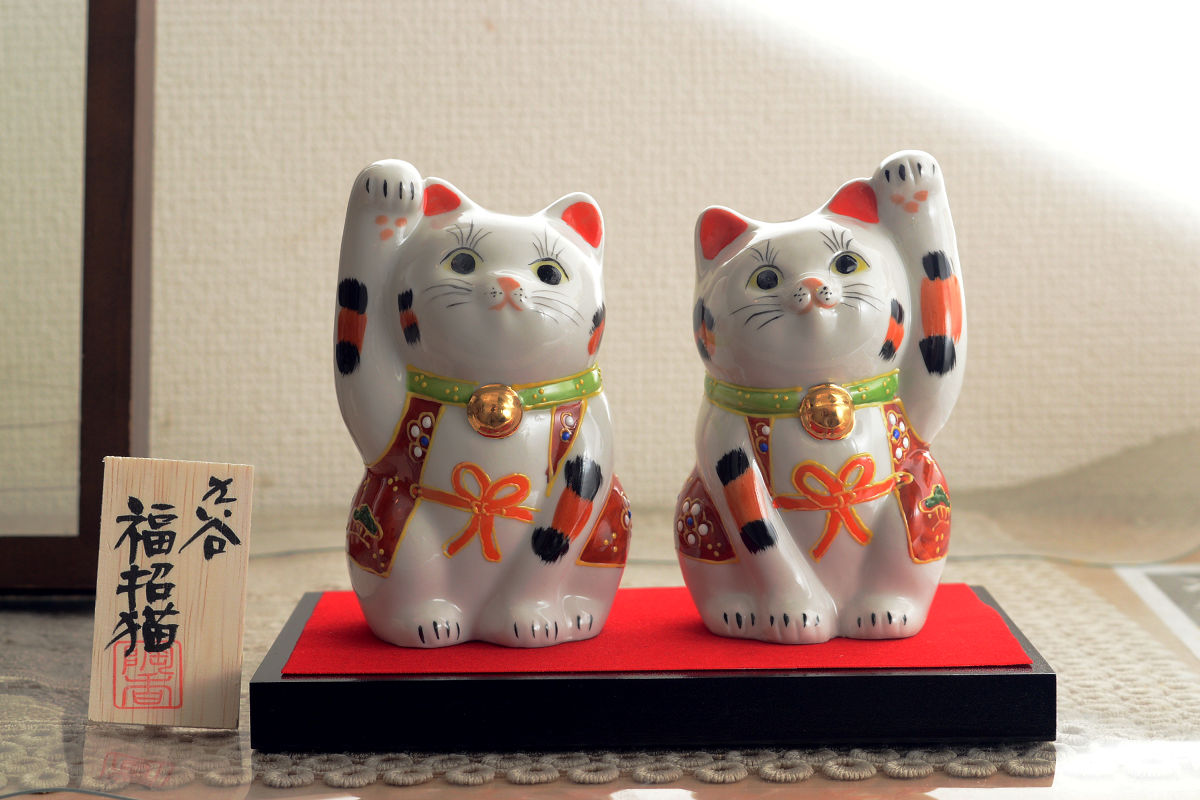 What is "Maneki-neko", a figure of a beckoning cat?