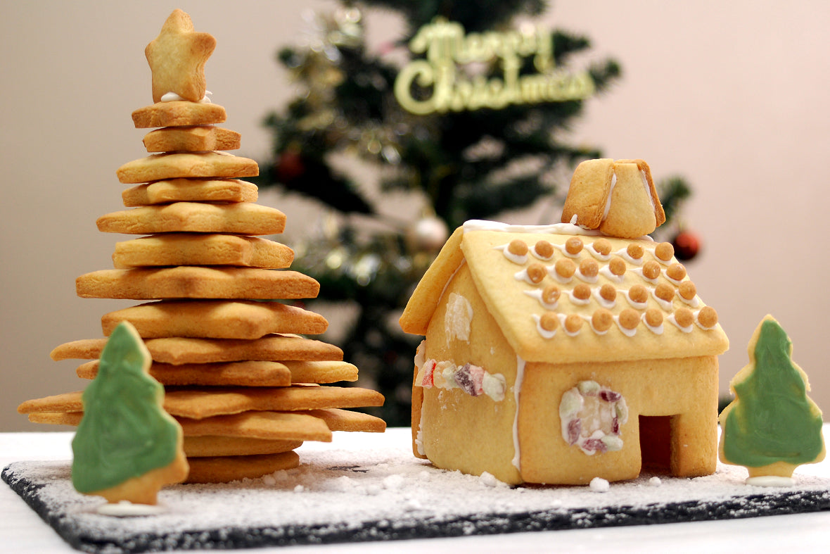 https://www.globalkitchenjapan.com/cdn/shop/articles/Materialize_a_Fairy_Tale_Candy_House_with_Cookie_Mold_and_Make_Your_Christmas_More_Romantic_with_the_Edible_Diorama_1_1600x.jpg?v=1604933473