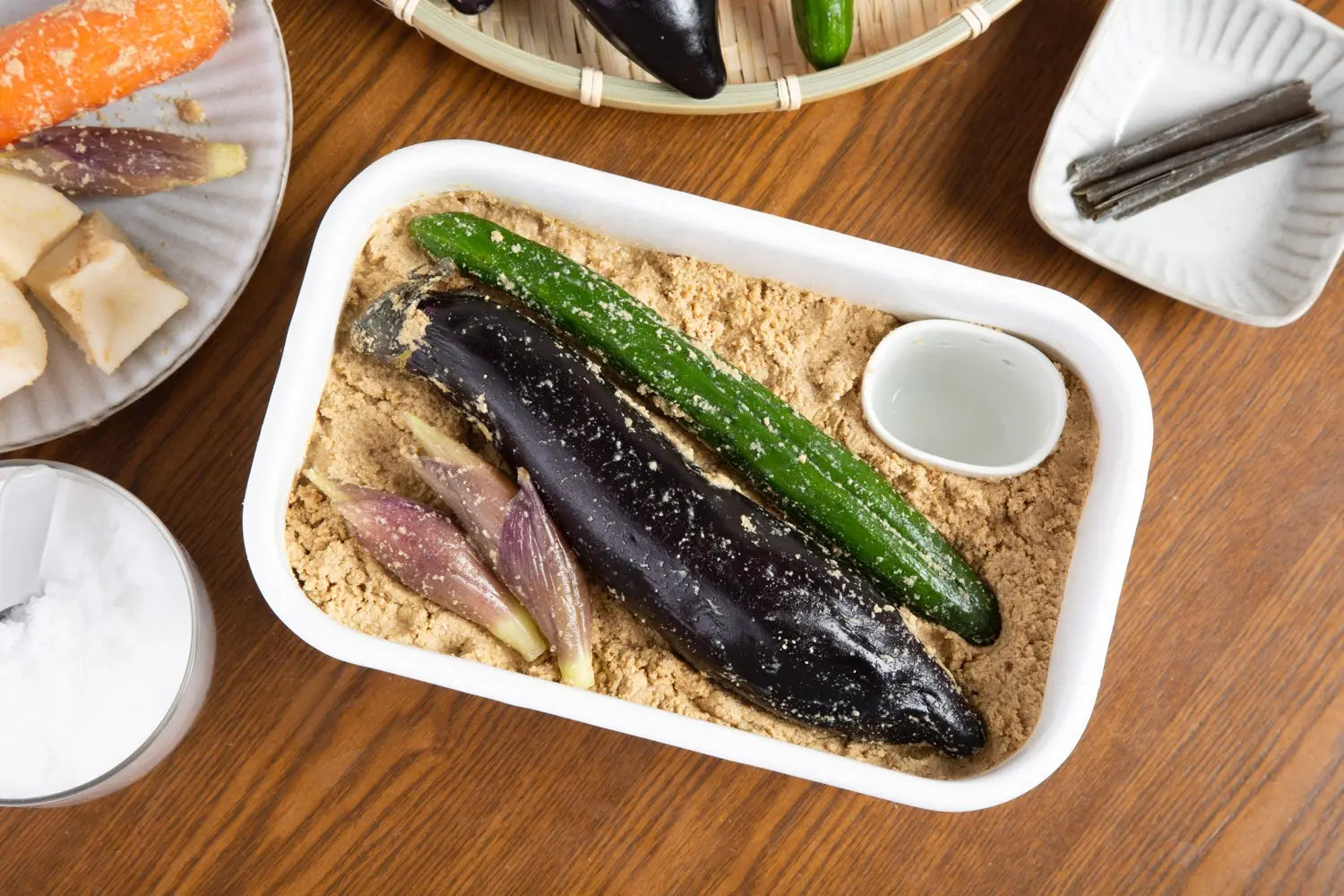 Making Japanese pickled vegetables with the Nukazuke Bijin