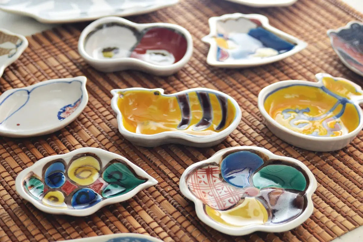 Discover many designs of beautiful Mamezara plates in Kutani ware