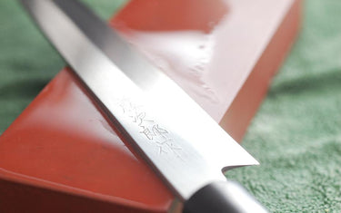 A tiny helper to maintain your knives