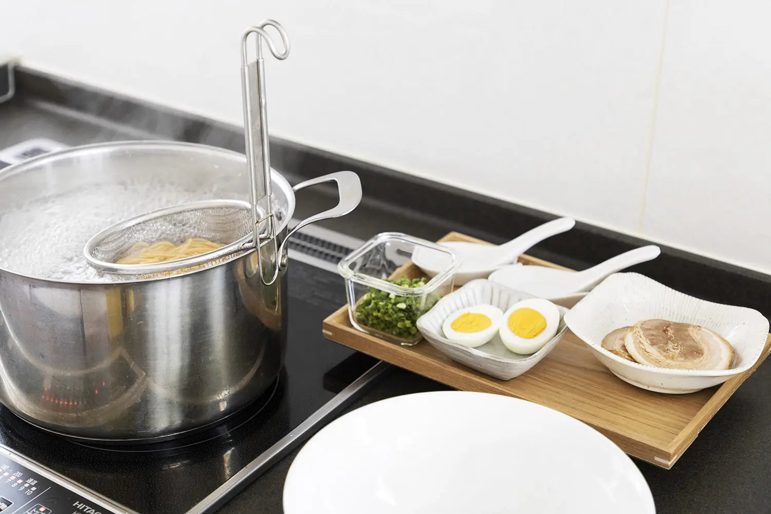 https://www.globalkitchenjapan.com/cdn/shop/articles/Three_Snow_Stainless_Steel_Ramen_Tebo_Noodle_Strainer_for_Household_Use_HG8A1256_1600x.webp?v=1695181949