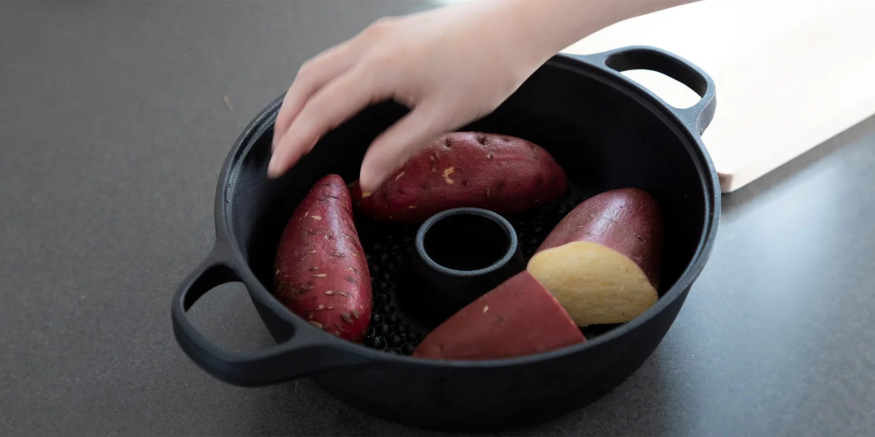 Discover our great selection of Sweet Potato Pots at Globalkitchen Japan.