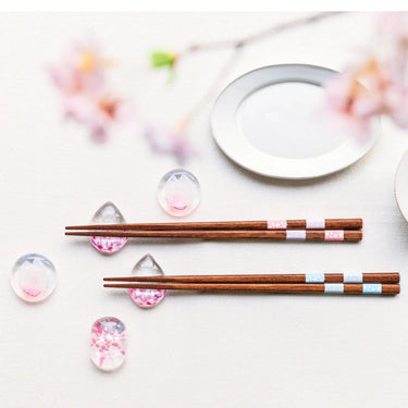 Aderia Tsugaru Vidro Sakura Sakura Soda-Lime Glass Chopstick Rest Oval 3-Piece Set