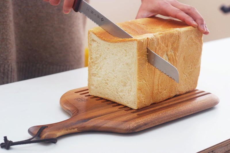 A Convenient and Stylish Item, “BREAD & FRUIT CUTTING BOARD”