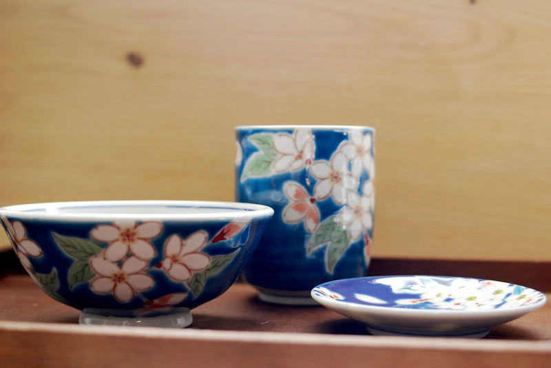 Elegant Kutani Ware with Beautiful Clear Tint and Solemn Atmosphere
