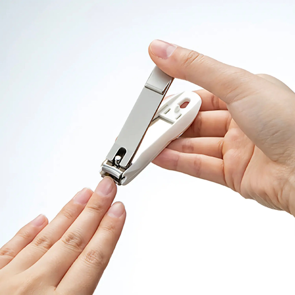Nail clipper with outlet catcher