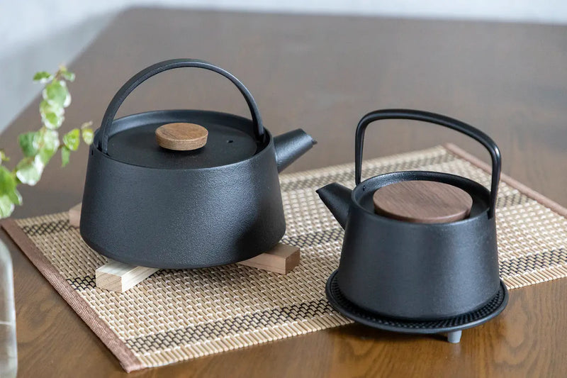A Guide to Iron Kettles and Teapots