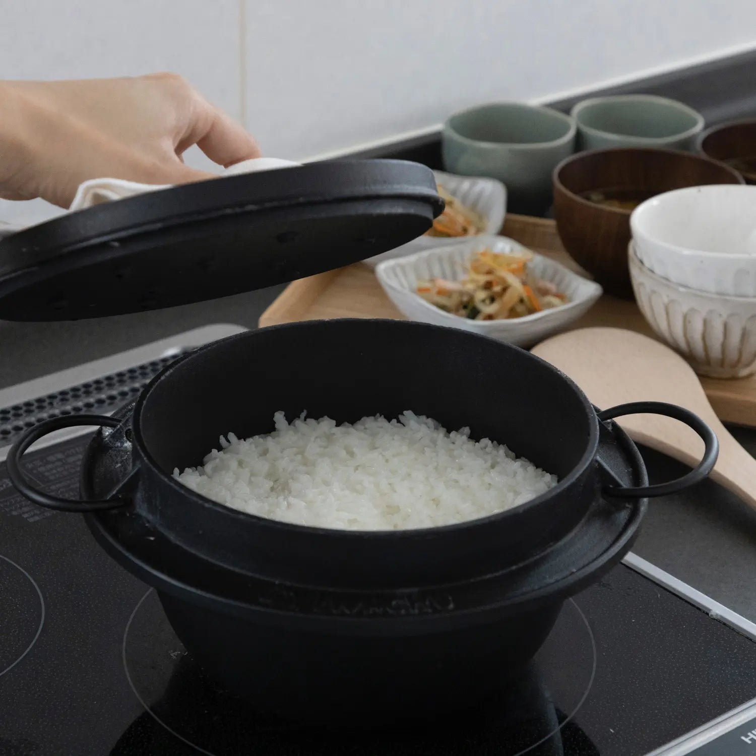 Japanese Cast Iron Rice Cooker Gohan Nabe - 410-720 Black Finish Japanese Cast Iron Rice Cooker Gohan Nabe - 410-720 Black Finish