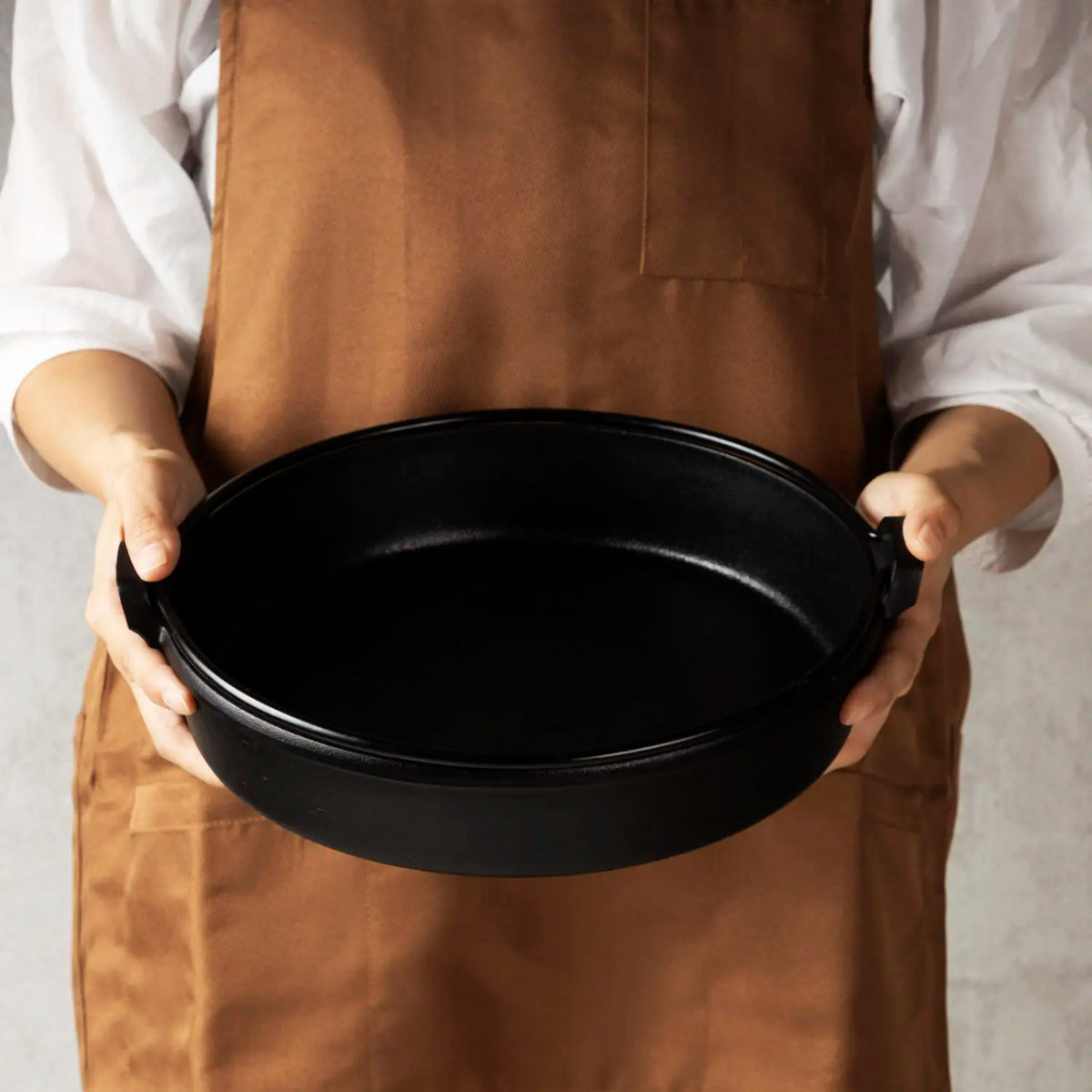 Iwachu Nambu Cast Iron Sukiyaki Pan with Handle