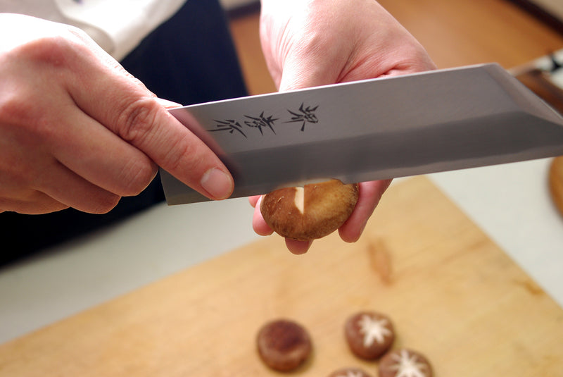 "Mukimono" － Creative and Artistic Decorative Cutting in Japanese Cuisine