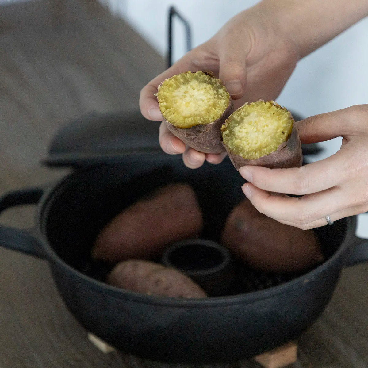 OIGEN Cast Iron Roasted Japanese Sweet Potato Pot