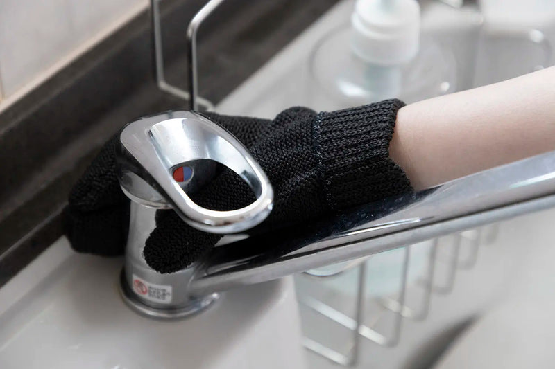 Welcome in Spring With These Scrubbing Gloves