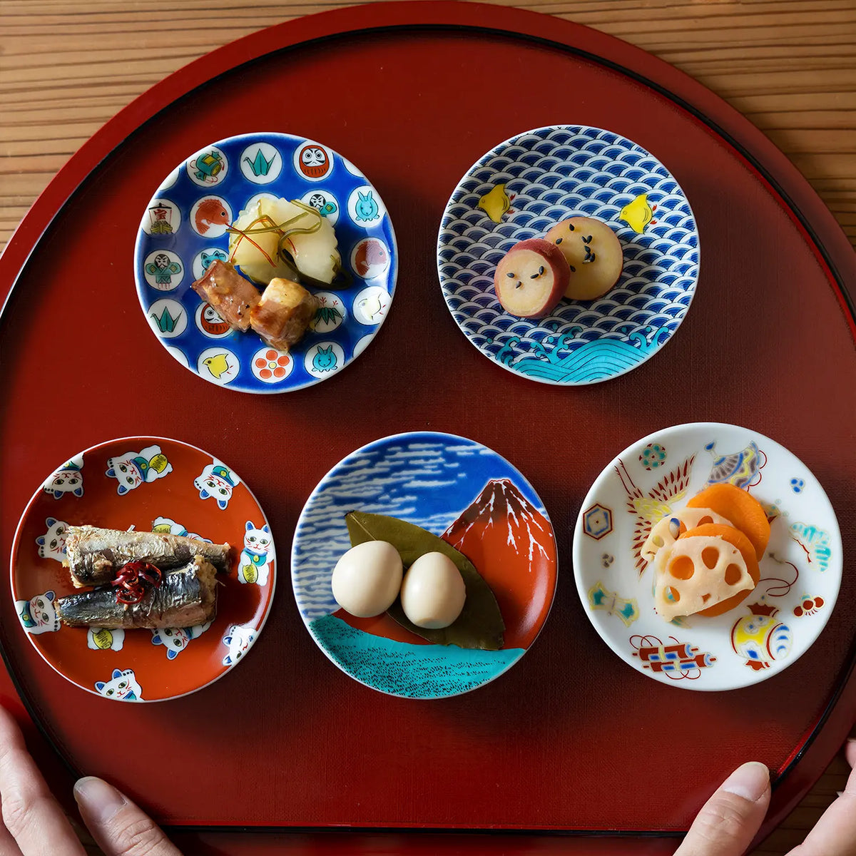 SEIKOU KISSYO Kutani Porcelain Mamezara Small Plate Takarazukushi