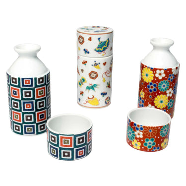 Seikou Kutani Porcelain Tokkuri Sake Bottle Ishidatami