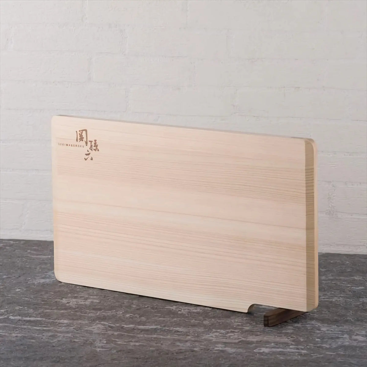 Seki Magoroku Hinoki Cypress Wood Cutting Board with Stand