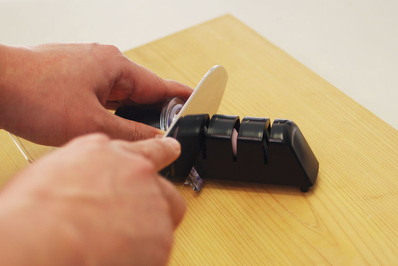 “Seki Magoroku Diamond and Ceramic Sharpener” Will Save Your Dull Knives in Seconds!