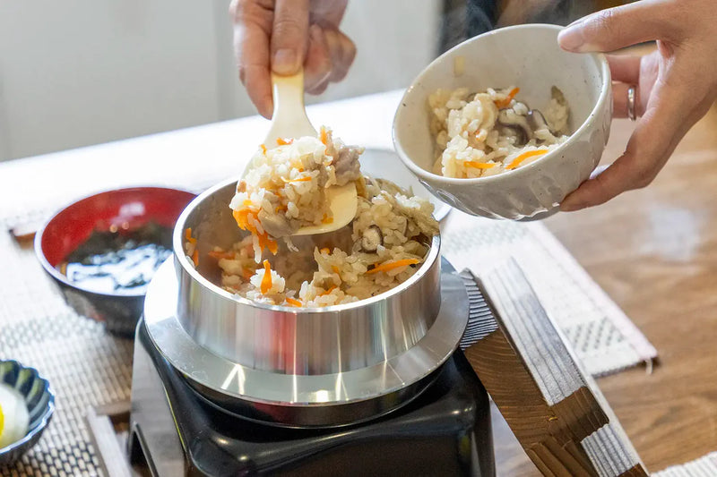 Cooking Gomoku Takikomi Gohan with a Kamameshi Set