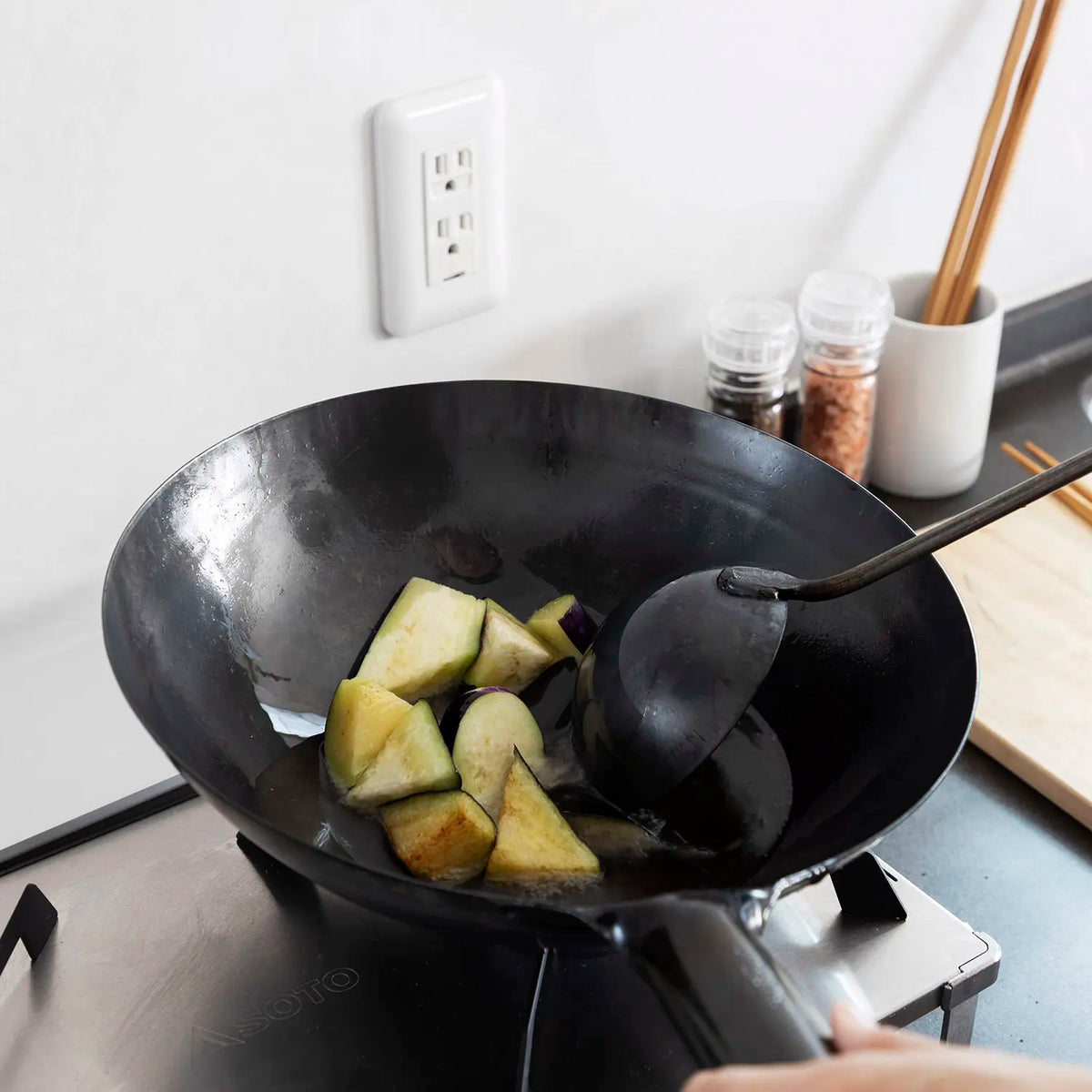 How to Season a Wok? Here are 3 options to consider - Viet World Kitchen
