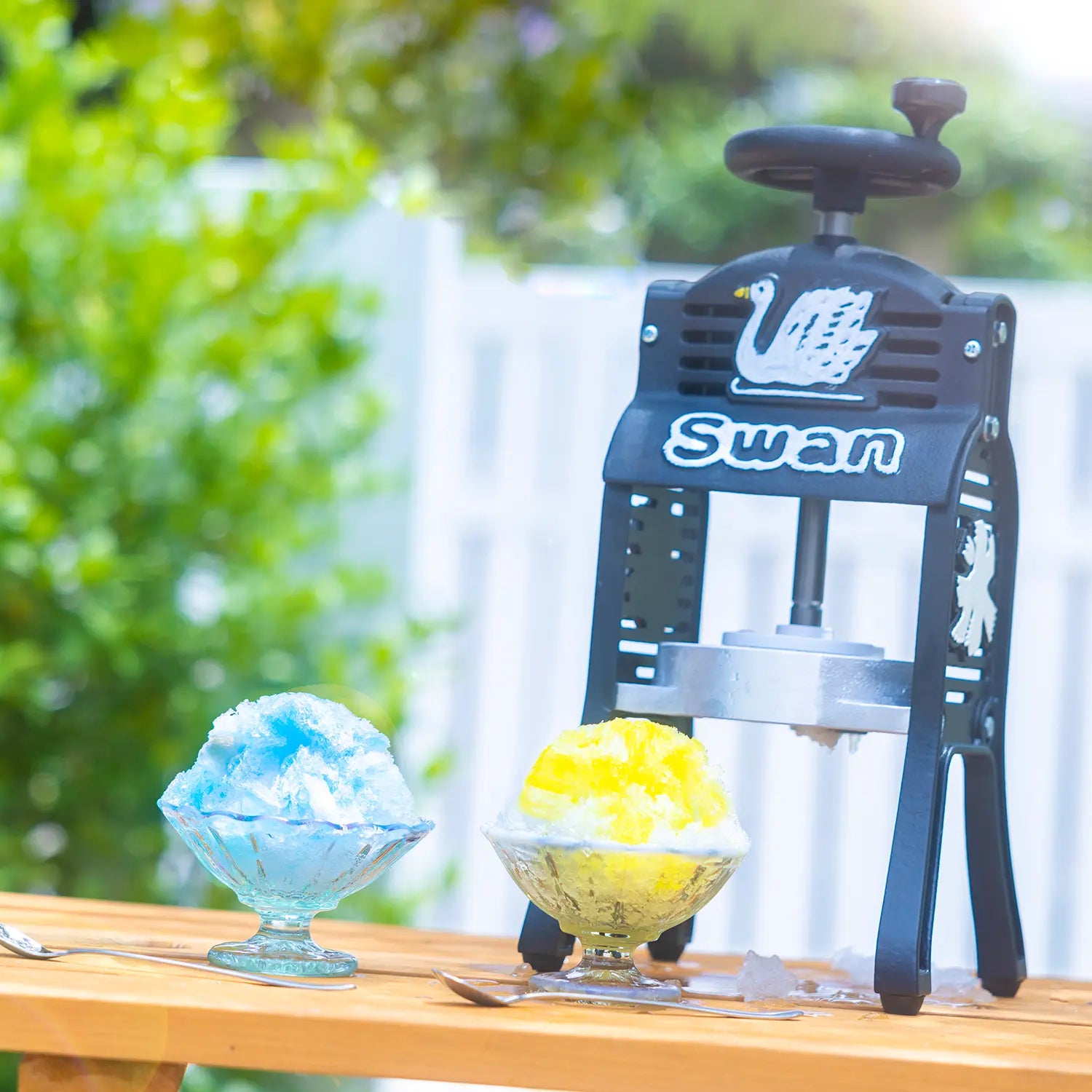 Swan Cast Iron Manual Shaved Ice Machine Black – Globalkitchen Japan Swan Cast Iron Manual Shaved Ice Machine Black – Globalkitchen Japan