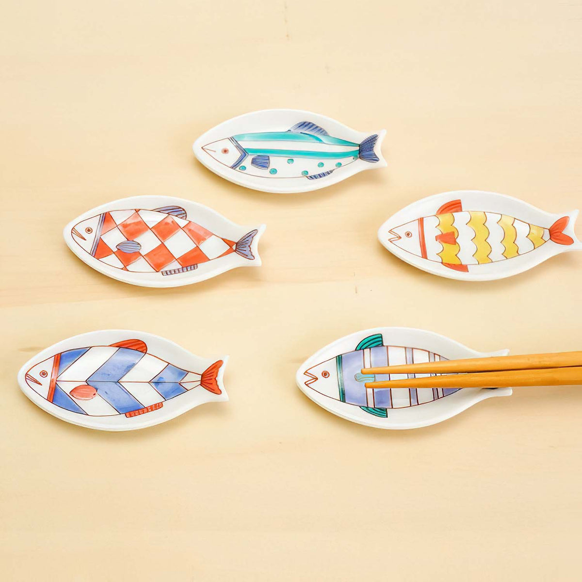 HAREKUTANI Porcelain Fish Petit Plate