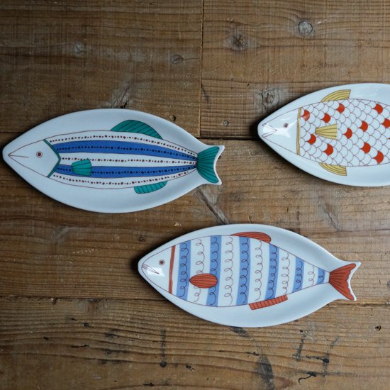 HAREKUTANI Porcelain Fish Plate