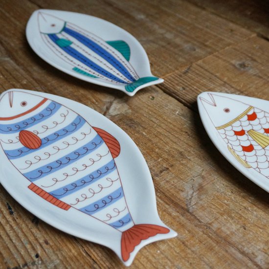 HAREKUTANI Porcelain Fish Plate