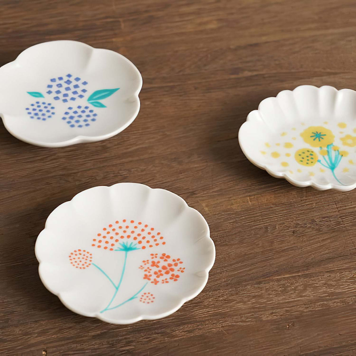 HAREKUTANI Porcelain Flower Small Plate Set (3 Plates)