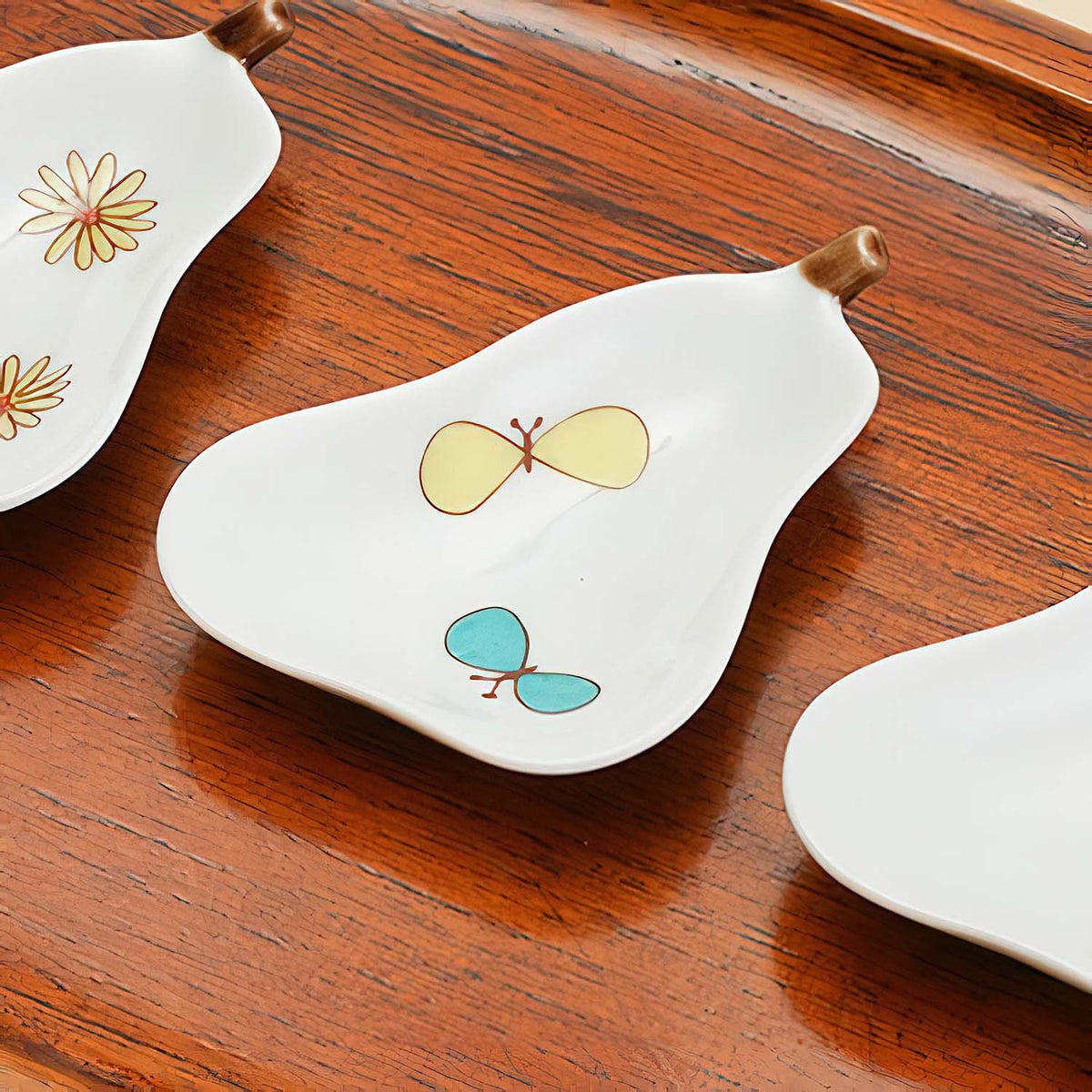 HAREKUTANI Porcelain Pear Plate with Butterfly