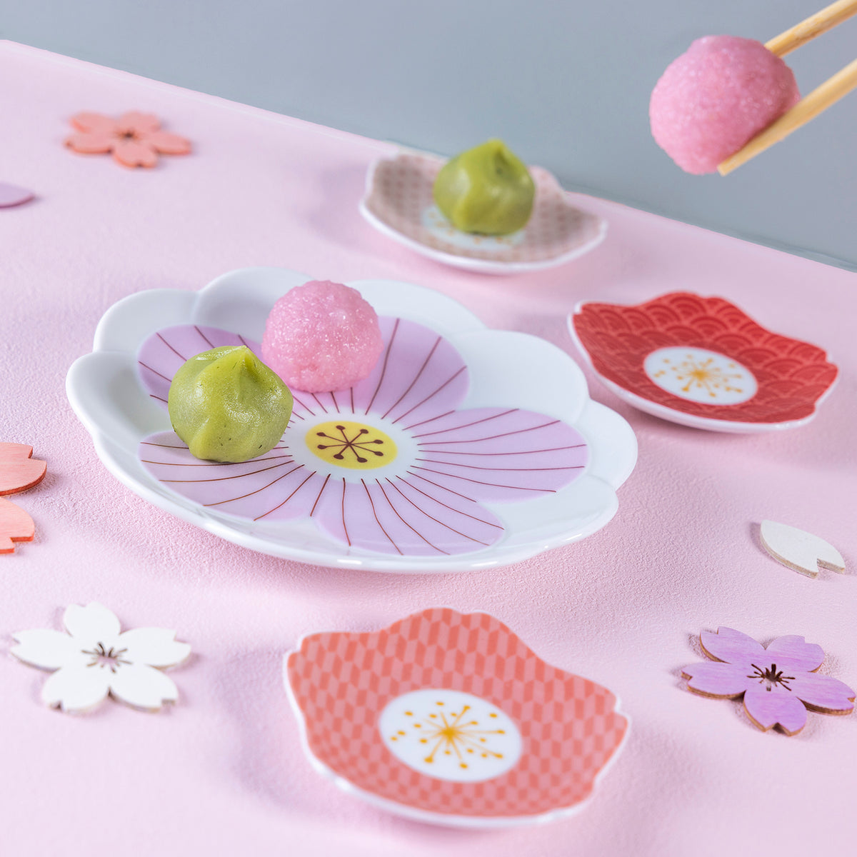 HAREKUTANI Porcelain Sakura Plate Set (3 Plates)