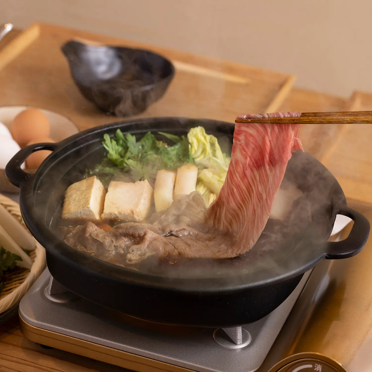 Iwachu Nambu Cast Iron Sukiyaki &amp; Gyoza Pan with Wooden Lid