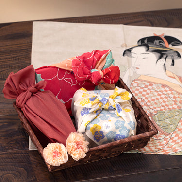 Musubi Ukiyoe Cotton Furoshiki A Woman Playing A Poppin 48cm