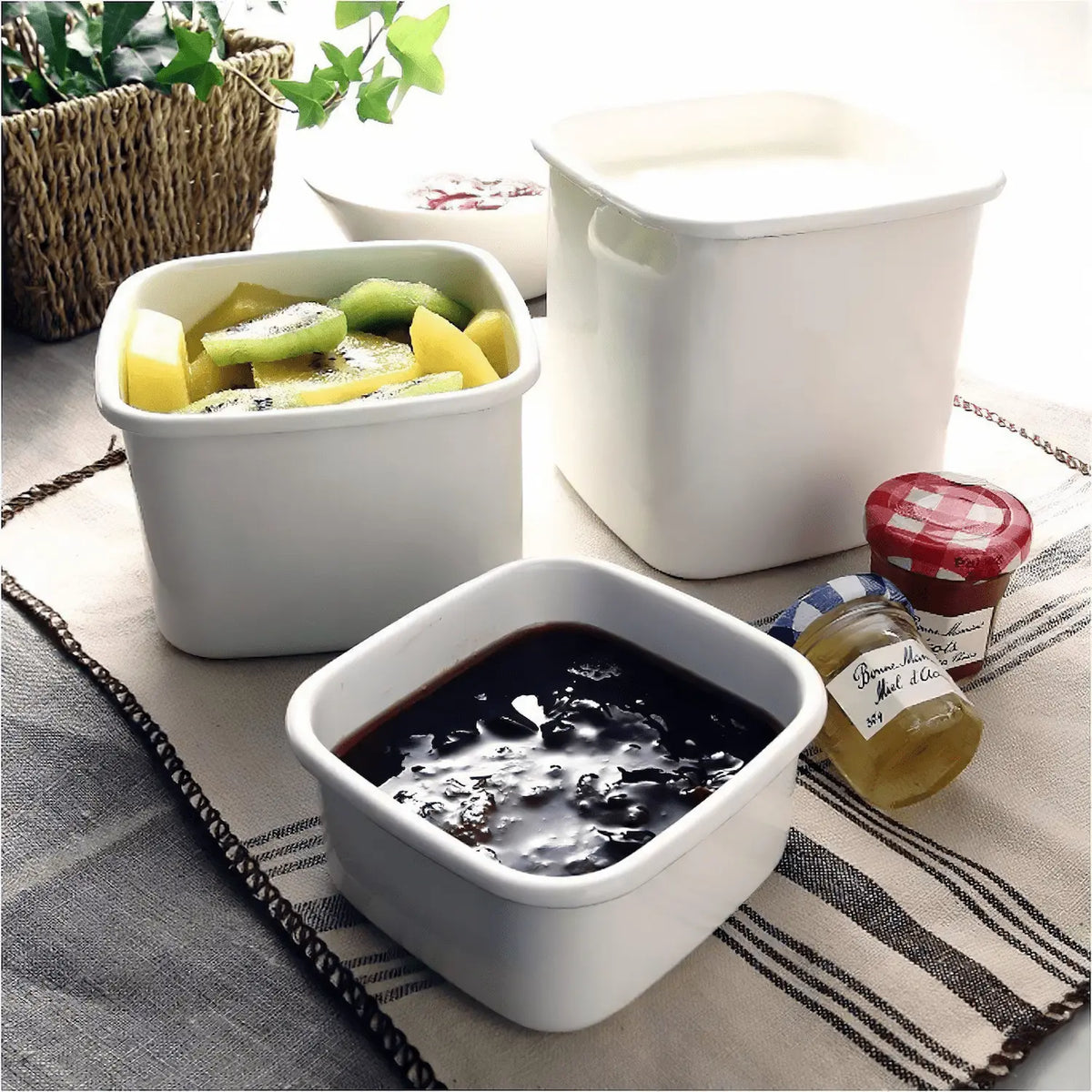 Noda Horo White Series Enamel Square Food Containers with Lid