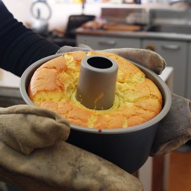 Shimotori Non-Stick Ring Cake Tin with Loose Base